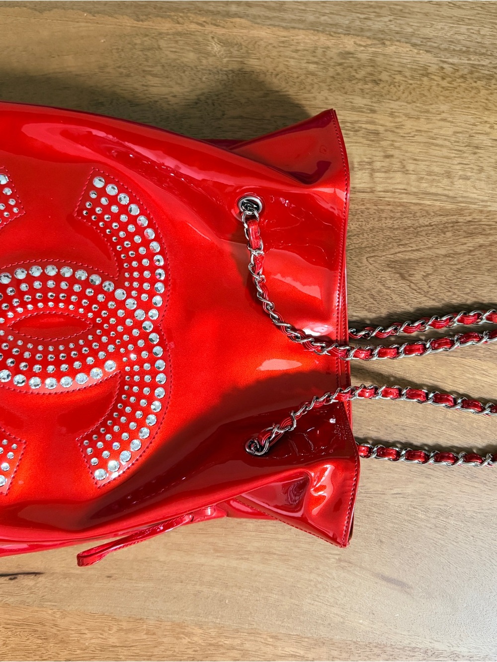 CHANEL Bon Bon Tote - Medium Red patent with rhinestones - Picture 9 of 15